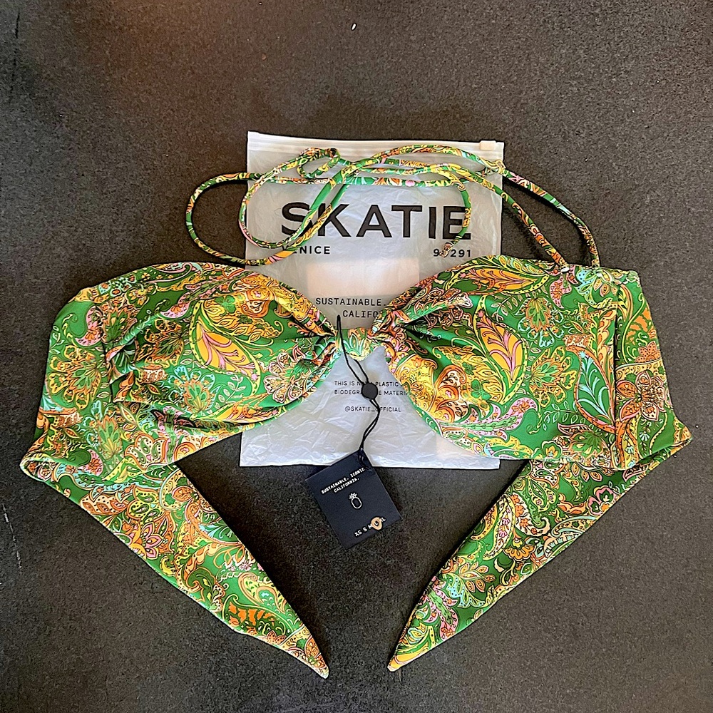 NWT Skatie Lyndi top in Riviera (L)